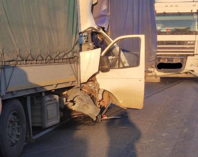 На трассе в Самарской области 17 сентября столкнулись три грузовика