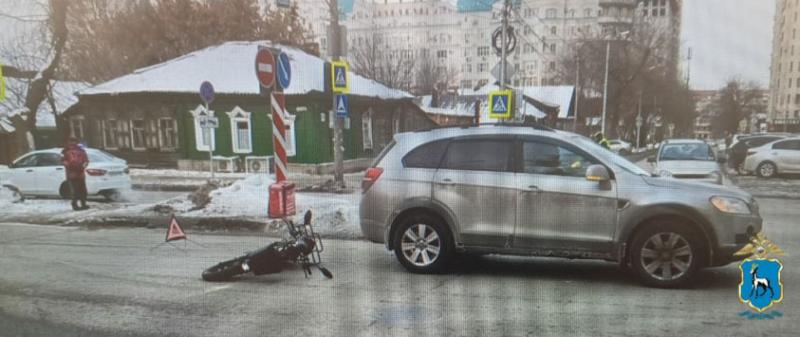 В Самаре на Чкалова столкнулись Chevrolet и электровелосипед