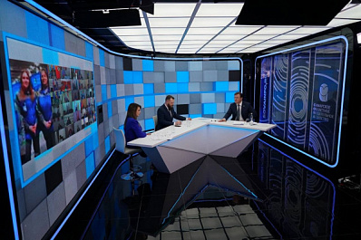 Острые вопросы и искренние ответы: Дмитрий Азаров на прямой линии с жителями Самарской области