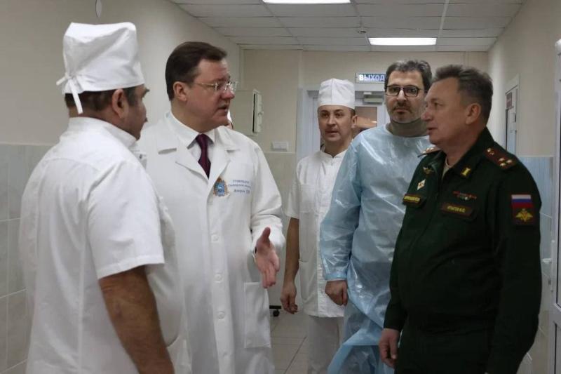 В Самаре с Днем защитника Отечества поздравили бойцов в военном госпитале