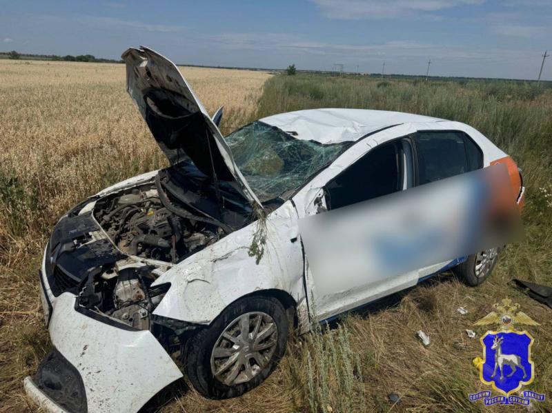 В Самарской области водитель на "Рено" улетел с дороги в поле