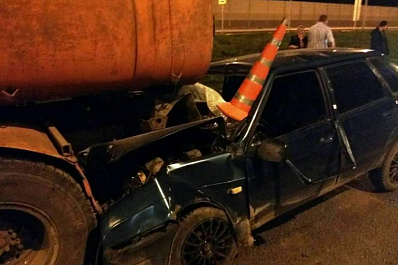 Девяносто девятая на скорости залетела под КамАЗ на Московском шоссе в Самаре