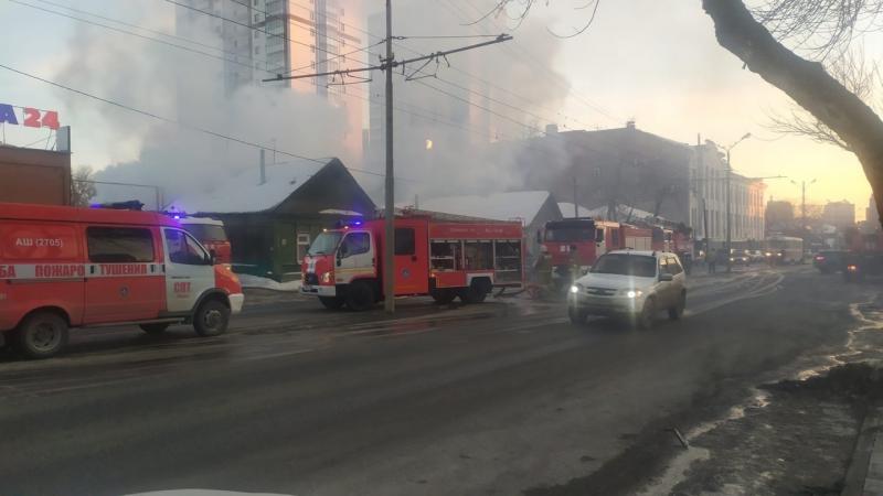 В центре Самары на ул. Арцыбушевской, 155 загорелся частный дом