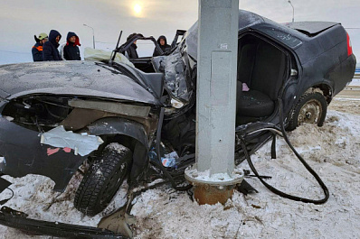 В Самарcкой области спасатели помогли водителю выбраться из искореженной машины