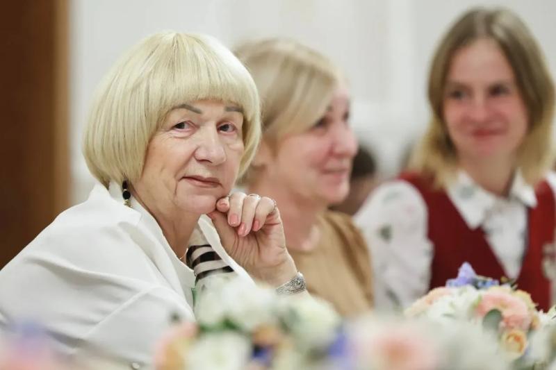 В Самаре губернатор Вячеслав Федорищев встретился с многодетными и приемными матерями