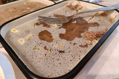 Врач рассказал о максимальной порции холодца