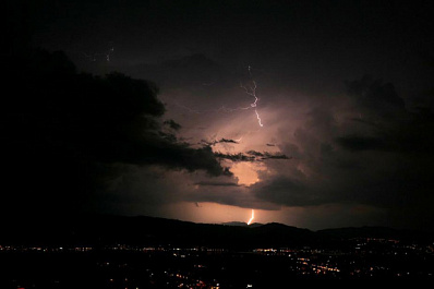 Ветер, град, гроза: в Самарской области объявили желтый уровень опасности