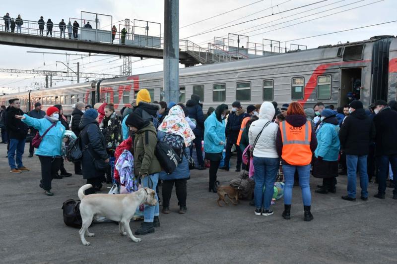 "Отзывчивость – это по-самарски": Дмитрий Азаров поблагодарил земляков за помощь переселенцам