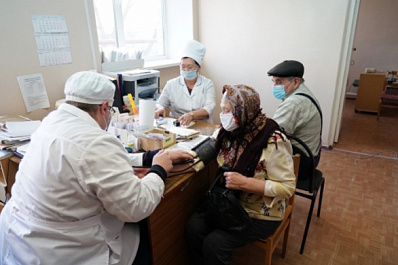 Социальные работники в Самарской области помогают вакцинироваться пожилым