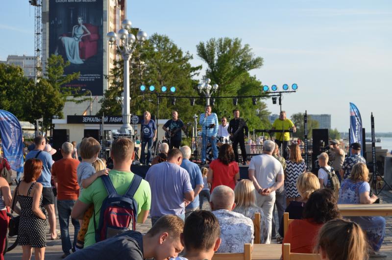 На новом месте: ТРК "ГУБЕРНИЯ" открыла фотовыставку на набережной Волги