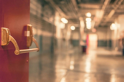 Медицинская помощь оказывалась: в Минздраве Самарской области рассказали о смерти пенсионера у поликлиники