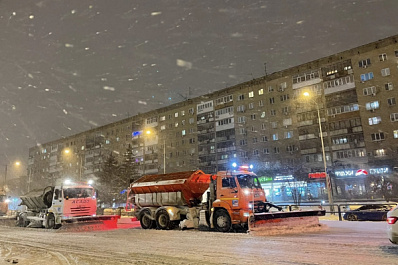 Вручную и механизированно: Самару расчищают от снега в круглосуточном режиме