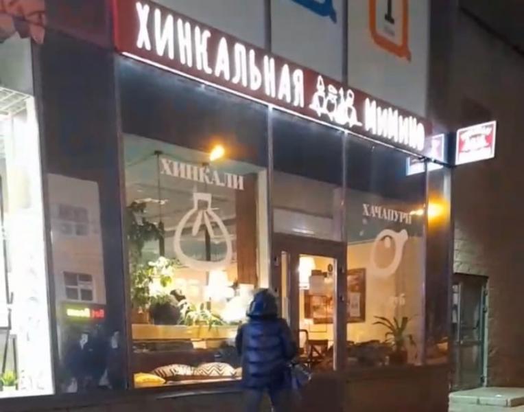 В Самаре голый хулиган забежал в хинкальную вечером 23 ноября