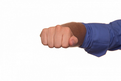 Житель Самарской области ударил 83-летнюю бабушку