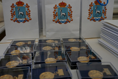 Дмитрий Азаров наградил лучших ученых