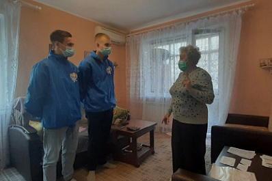 Волонтеры начали помогать жителям Самарской области в получении QR-кодов