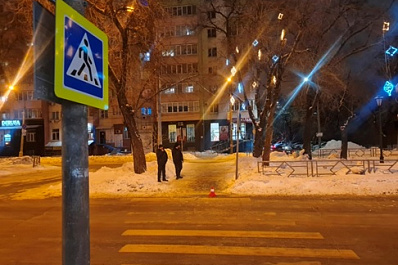 В Самаре Mercedes-Benz сбил женщину на пешеходном переходе