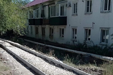 В Октябрьске на улице Гая обновляют тротуар 