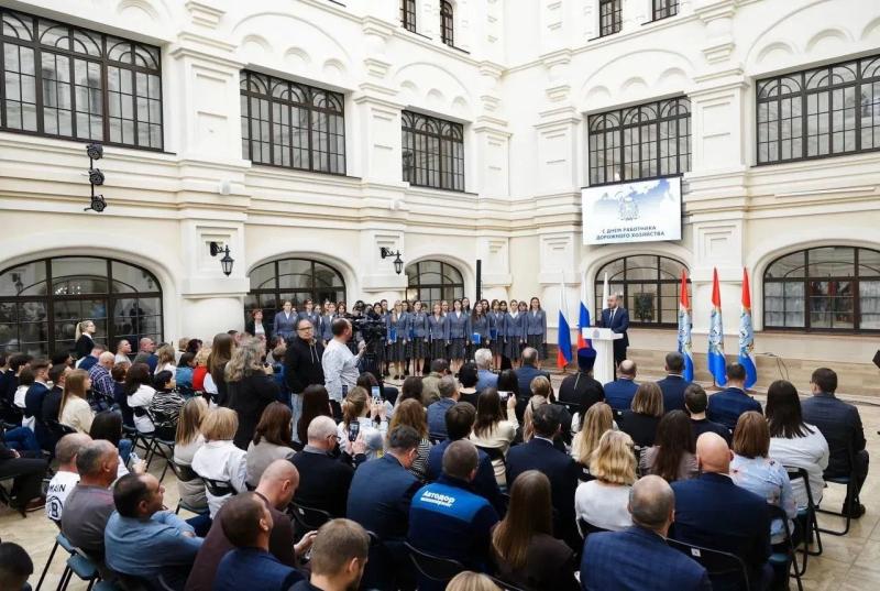 Губернатор Вячеслав Федорищев отметил наградами одних из лучших сотрудников отрасли дорожного хозяйства