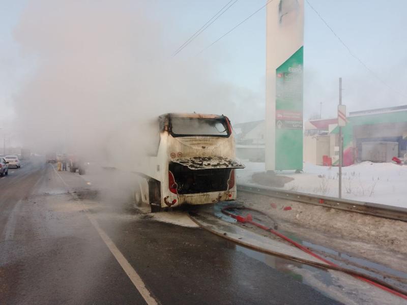 На въезде в Самару загорелся пассажирский автобус