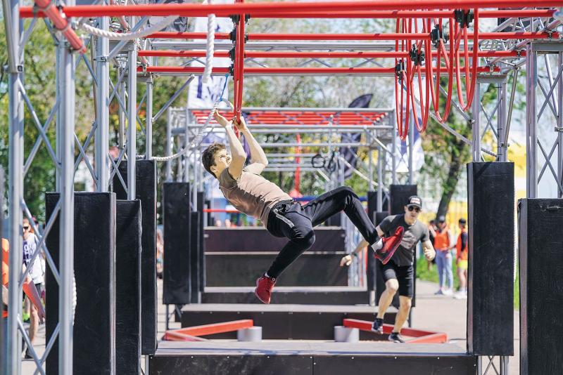 Сквозь преграды: гонки с препятствиями на 100-метровке прошли в Самаре