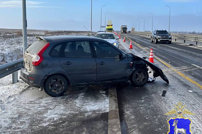 Пострадал пассажир: в Самарской области "Калина" три раза влетела в дорожное ограждение