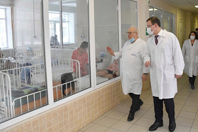 Дмитрий Азаров: "Мы каждый год выделяем все больше средств на систему здравоохранения"