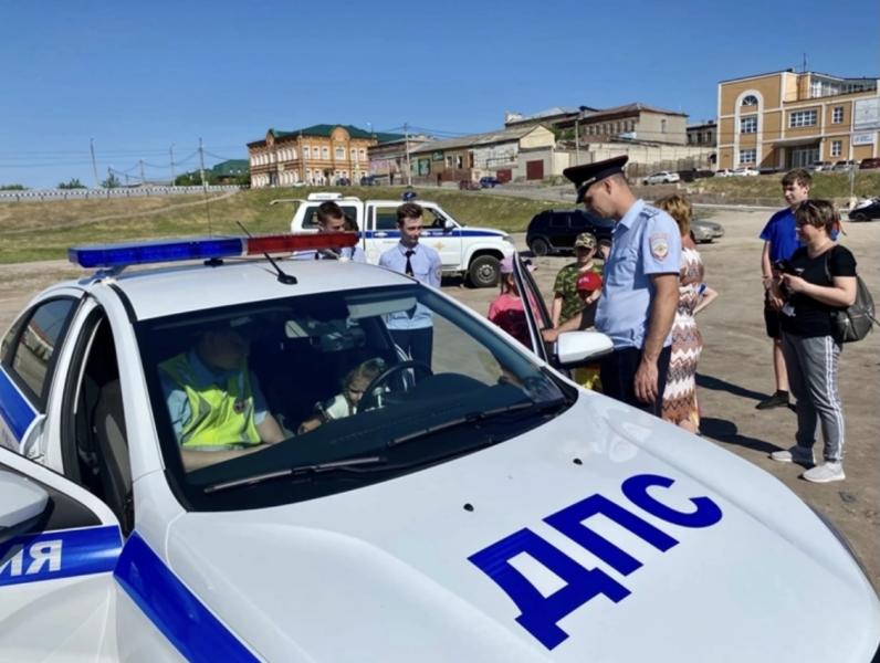 Каникулы с пользой: самарские полицейские рассказали детям из Донбасса про летнюю безопасность