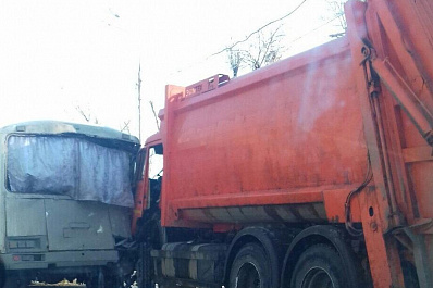 Грузовик, автобус и две легковушки столкнулись в Кировском районе Самары