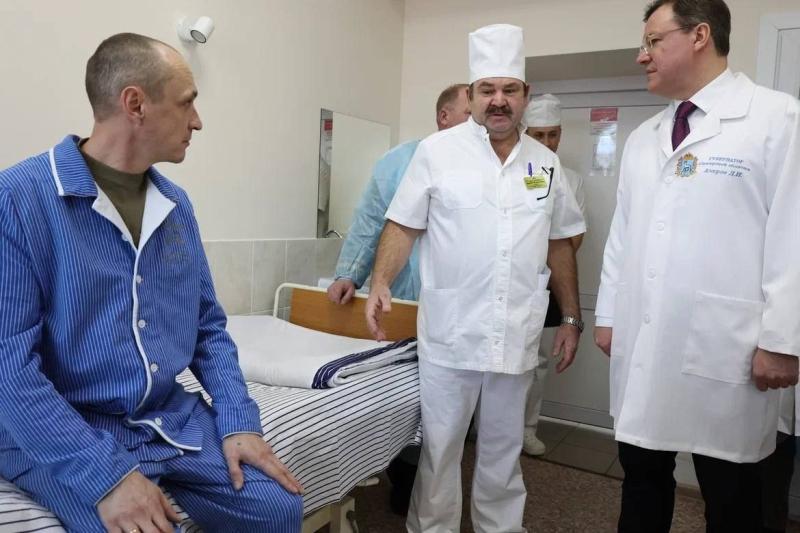 В Самаре с Днем защитника Отечества поздравили бойцов в военном госпитале