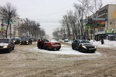 В результате ДТП на пересечении улиц Авроры и Дыбенко пострадала женщина