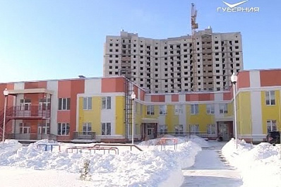 Дмитрий Азаров поздравил с Новым годом юных воспитанников детского сада в “Волгаре”