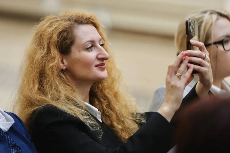 Губернатор Вячеслав Федорищев отметил наградами одних из лучших сотрудников отрасли дорожного хозяйства