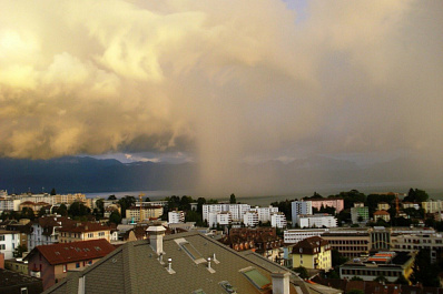 В Самарской области очевидцы засняли на видео смерч