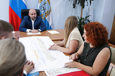 По поручению губернатора Вячеслава Федорищева в поселке под Самарой установят детскую и спортивную площадки