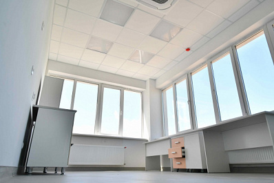 В поликлинику в Волгаре завозят оборудование и мебель