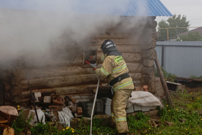 В Исаклинском районе 19 мая пожарные потушили баню