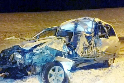 В Волжском районе автомобилист получил травмы при столкновении машин