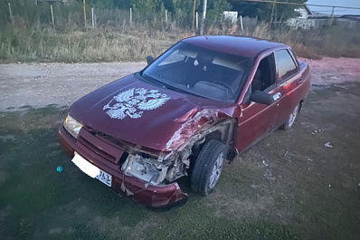 В Самарской области парень без прав решил покатать жену с ее сестрой на "десятке" и влетел в опору ЛЭП