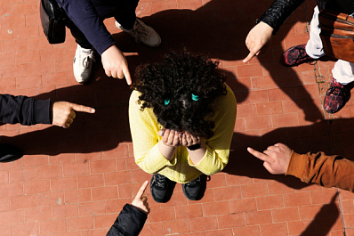 Психолог Ирина Реута объяснила, почему подростки часто ведут себя жестоко