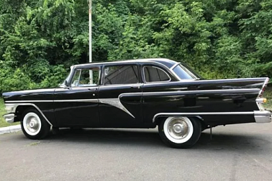 Житель Самары продает ретроавтомобиль "Чайка" за 11 млн рублей