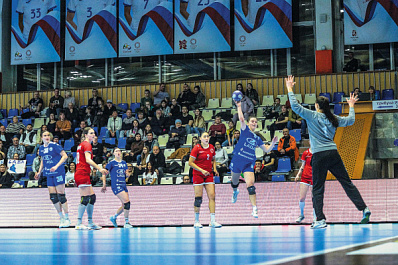 Теряют шансы: гандбольная "Лада" дома уступила "Астраханочке"