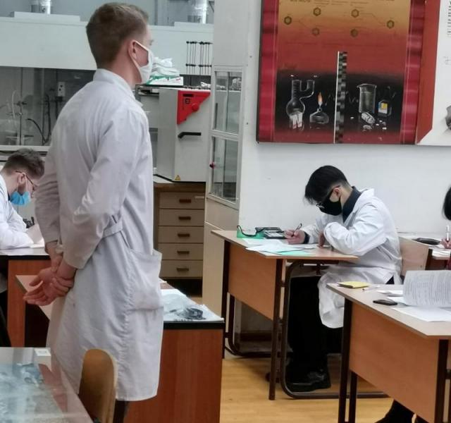 Юные химики Самарской области определяли состав целого ряда веществ 
