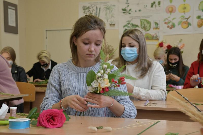 Впервые конкурсантка из Самарской области вышла в финал национального чемпионата "Молодые профессионалы" в компетенции "Флористика"