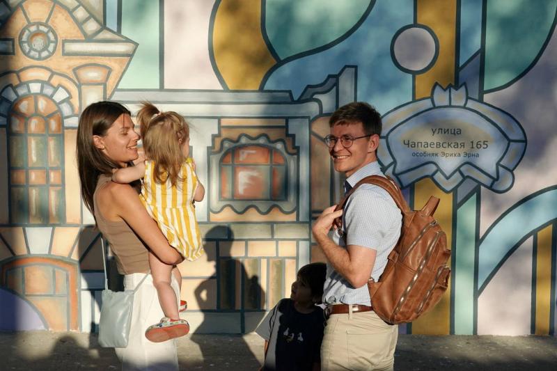 В Самаре на улице Чапаевской открыли мурал, посвященный модерну