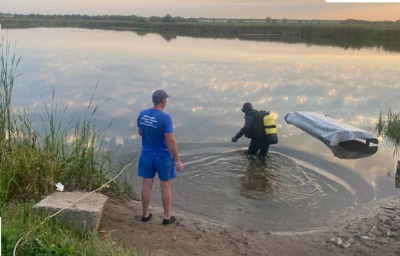 В Самарской области водолазы достали со дна озера Тросняного тело мужчины
