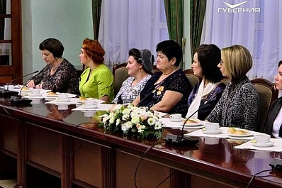 Накануне Дня Матери глава региона наградил многодетных женщин Самарской области