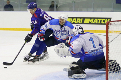 В губернском хоккейном дерби тольяттинская "Лада" победила самарский ЦСК ВВС 