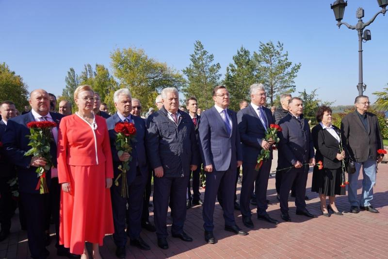 Общественники, ветераны и почетные жители Самары возложили цветы к памятнику князю Григорию Засекину