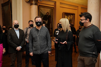 В Самаре губернатор посетил выставку "Черного квадрата" Малевича